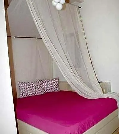 Ostria Village Szálloda Íosz