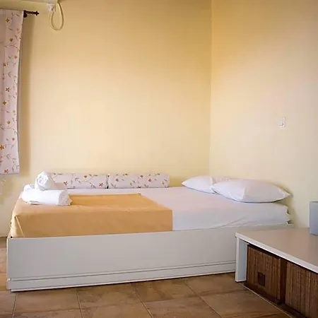 Ostria Village Szálloda Íosz